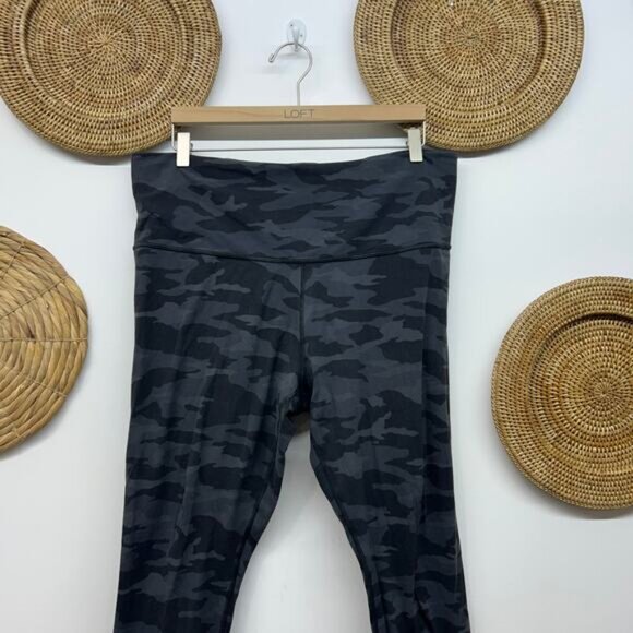 Athleta Elation Camo 7/8 Tight Legging Plus Size 2X Gray Camoflage Athleisure - Picture 3 of 6